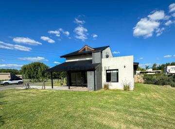 Casa · 150m² · 4 Ambientes · 2 Cocheras · Casa en Venta Ubicado en Los Arces, La Cañada de Pilar, Pilar