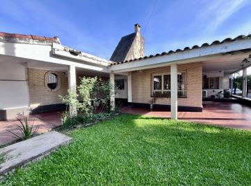 Casa · 194m² · 5 Ambientes · 1 Cochera · Casa en Salas y Valdez Al 1200, Esquina Bascary, Yerba Buena
