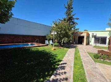 Quinta vacacional · 108m² · 1 Ambiente · Venta Casa Quinta con Pileta y Parque | General Rodríguez