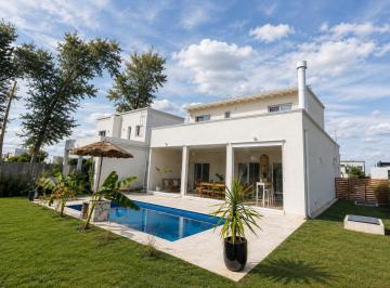 Casa · 170m² · 4 Ambientes · Espectacular Casa en Venta en San Ramón, Pilar del Este, Pilar