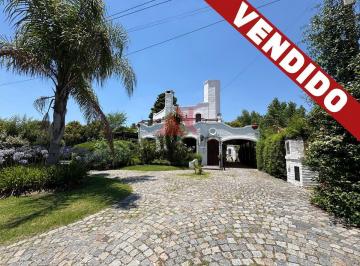 Casa · 181m² · 5 Ambientes · 3 Cocheras · Casa Chalet en Venta en Larena Country Club, Pilar, G. B. a. Zona Norte