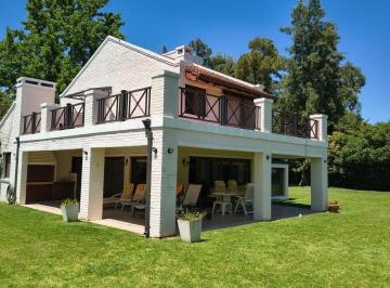 Casa · 225m² · 5 Ambientes · 1 Cochera · Casa Chalet en Venta en Larena Country Club, Pilar, G. B. a. Zona Norte