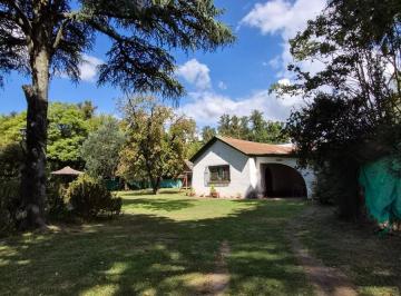 Casa · 250m² · 8 Ambientes · 1 Cochera · Quinta 4700 m²