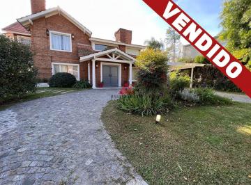 Casa · 235m² · 4 Ambientes · 1 Cochera · Casa en Venta en Larena Country Club, Pilar, G. B. a. Zona Norte