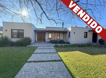 Casa · 163m² · 4 Ambientes · 1 Cochera · Casa en Venta en Lomas de Fátima, Pilar, G. B. a. Zona Norte