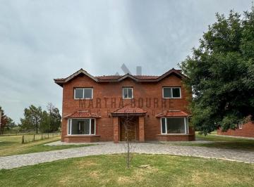 Casa · 205m² · 5 Ambientes · Casa en Venta en Los Alcanfores, Pilar, G. B. a. Zona Norte
