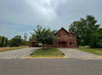 Casa · 325m² · 6 Ambientes · 2 Cocheras · Casa en Venta en Los Alcanfores, Pilar, G. B. a. Zona Norte
