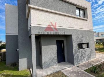 Casa · 160m² · 4 Ambientes · 2 Cocheras · Casa en Venta en San Ramiro, Pilar del Este, Pilar