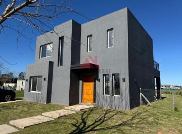 Casa · 138m² · 5 Ambientes · 3 Cocheras · Casa en Venta en San Pablo, Pilar, G. B. a. Zona Norte