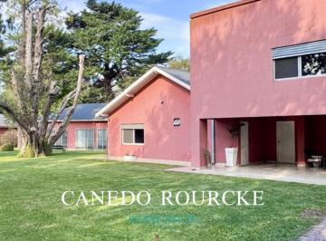Casa · 320m² · 6 Ambientes · 7 Cocheras · Casa en Barrio Parque El Trébol