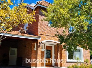 Casa · 165m² · 5 Ambientes · 3 Cocheras · Casa en Las Glorietas