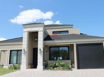 Casa · 491m² · 7 Ambientes · 2 Cocheras · Casa en Venta en Pilar Golf, Pilar, G. B. a. Zona Norte