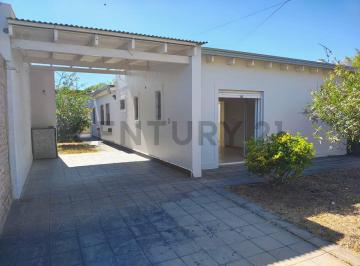 Casa · 144m² · 4 Ambientes · 2 Cocheras · Casa en Venta en Gonnet