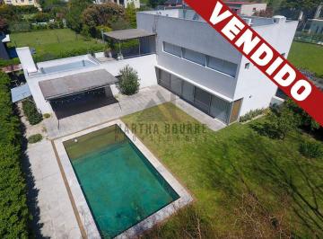 Casa · 214m² · 5 Ambientes · 2 Cocheras · Casa en Venta en Villa Rosa, Pilar, G. B. a. Zona Norte