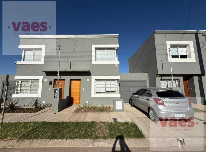 Casa · 105m² · 5 Ambientes · 2 Cocheras