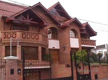 Foto 1 · Casa de Categoría en Alquiler en Vicente López | 4 Dorm. | Jardín, Pileta y Quincho Usd 5.500