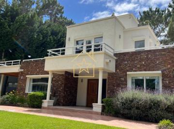 Casa · 200m² · 6 Ambientes · 2 Cocheras · Casa en Alquiler Temporario Pinamar Norte