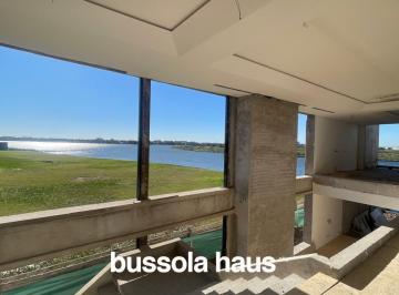 Casa · 660m² · 8 Ambientes · 2 Cocheras · Casa en Los Puentes
