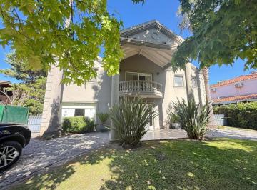 Casa · 350m² · 7 Ambientes · 5 Cocheras · Casa en Venta 4 Dorm + Dependencia + Oficina El Establo Pilar Apto Credito