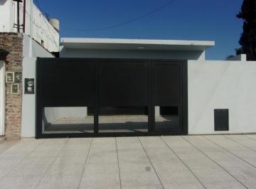 Bodega-Galpón · 190m² · 3 Cocheras · Galpón Amplio Sobre Terreno de 450 m² con Departamento