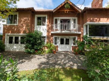 Casa · 375m² · 4 Dormitorios · 2 Cocheras · Casa en Venta en Abril Club de Campo