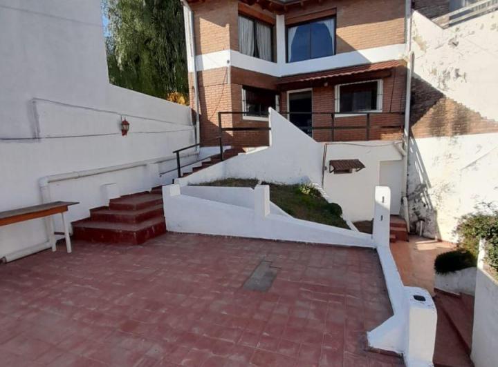 Casa · 90m² · 5 Ambientes · 1 Cochera