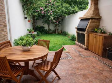 Casa de 4 ambientes, Floresta · Casa 4 Ambientes con Jardin, Terraza y Garage