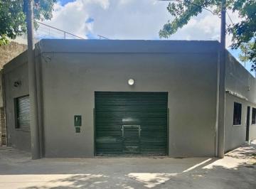 Casa · 118m² · 5 Ambientes · 1 Cochera · Casa Rio de Janeiro Esq. Ituzangó. Bella Vista. Casa con Cochera y Local Comercial