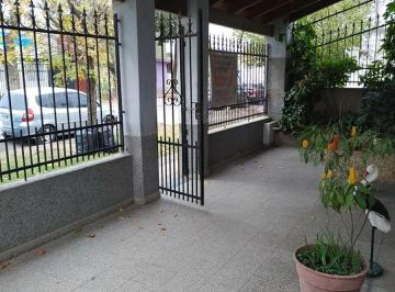 Casa de 4 ambientes, Rosario · Casa con 2 Dorm. en Venta de 299 m² en Garzón 368