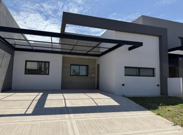 Casa · 118m² · 4 Ambientes · 2 Cocheras · Alquiler, Casa Planta Baja 3 Dorm, 2 Baños Completos Docta