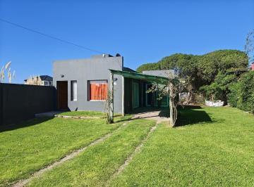 Casa · 70m² · 3 Ambientes · 1 Cochera · Casa en Balneario Atlantida a 2 Cuadras del Mar