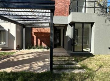 Casa · 400m² · 4 Ambientes · 1 Cochera · Duplex 2 Dorm. en Villa Catalina, Río Ceballos, con Seguridad.