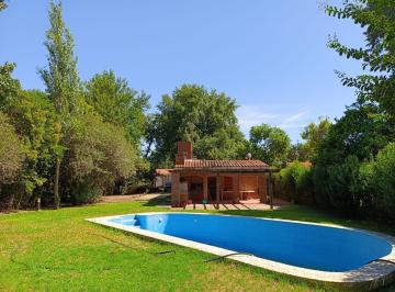 Casa · 170m² · 5 Ambientes · 1 Cochera · Venta - Casa 1 Dormitorio - Galeria, Parrillero y Amplio Parque con Pileta.