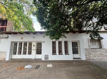 Casa · 100m² · 6 Ambientes · 1 Cochera · Pte Roca 3545 con Garage y Patio