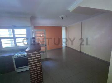 Casa · 170m² · 3 Ambientes · Departamento de 3 Dorm. Tipo Casa en Alquiler