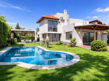 Casa · 300m² · 6 Ambientes · 2 Cocheras · Casa en Venta Chacras de Coria Las Candelas I