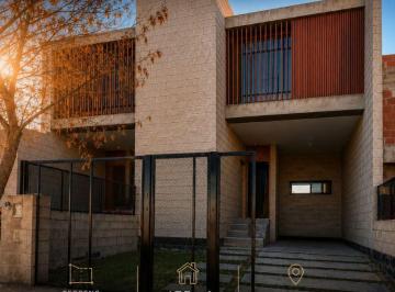 Casa de 8 ambientes, Córdoba · Vendo Duplex 3 Dorm. Lomas del Chateau