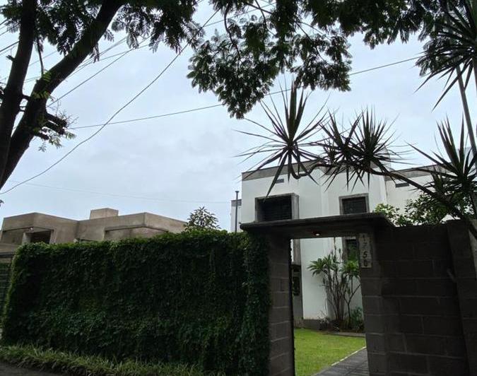 Casa · 220m² · 3 Dormitorios · 2 Cocheras