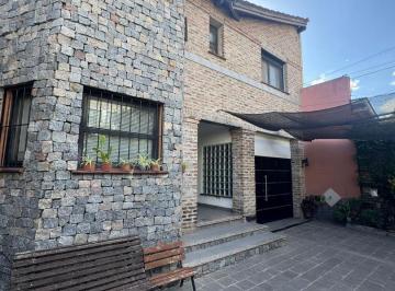 Casa · 280m² · 4 Ambientes · 2 Cocheras · Casa en Venta en Gobernador d'Amico 2839. Villa Sarmiento
