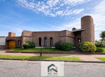Casa · 358m² · 10 Ambientes · 2 Cocheras · Casa - Cordoba Capital