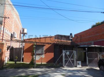 Casa · 103m² · 4 Ambientes · 1 Cochera · Oportunidad Para Inversores – Casa Antigua a Reciclar en Lote de 10 X 21