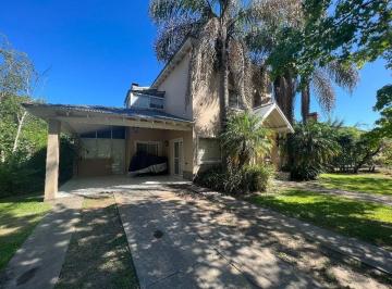 Casa de 4 ambientes, Moreno · Venta. Casco de Moreno. 5 Ambientes. Nuevo Precio. Financio.
