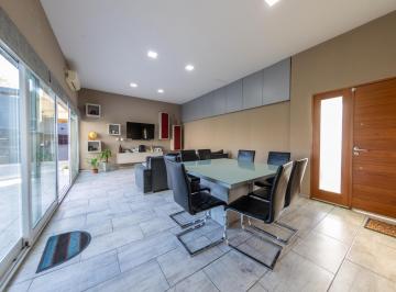 Casa · 180m² · 5 Ambientes · 1 Cochera · Venta - Casa Tres Dorm. con Patio, Parrillero y Cochera - La Carolina Golf Country Club