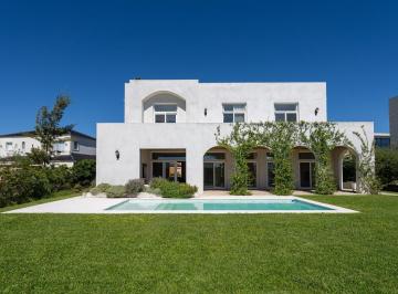 Casa · 300m² · 5 Ambientes · 6 Cocheras · Casa en Venta en El Cantón Golf, El Cantón, Escobar
