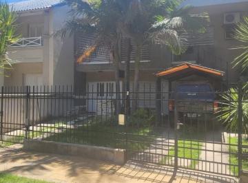 Casa · 179m² · 3 Ambientes · 3 Cocheras · Casa en La Costanera a Refaccionar