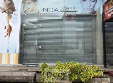 Local comercial · 98m² · 2 Ambientes · Excelente Local en Alquiler, en Una Zona Comercial de City Bell: 471 y Cno. Gral. Belgrano.