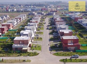 Casa · 84m² · 3 Ambientes · 2 Cocheras · Venta Casa 3 Amb en Construccion Financia Pesos Santa Guadalupe Pilar del Este