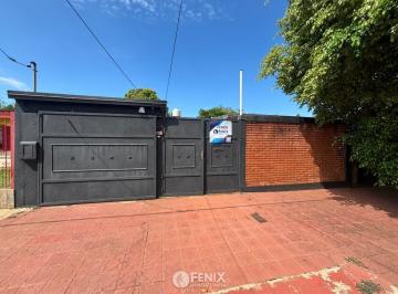 Casa · 221m² · 4 Ambientes · 2 Cocheras · Cf1357 - Casa Familiar en Venta - 3 Dorm. - Av Centenario y Monseñor de Andrea