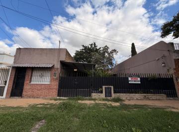 Casa · 113m² · 3 Ambientes · 1 Cochera · Casa en Venta Ubicado en El Palomar, Morón, G. B. a. Zona Oeste
