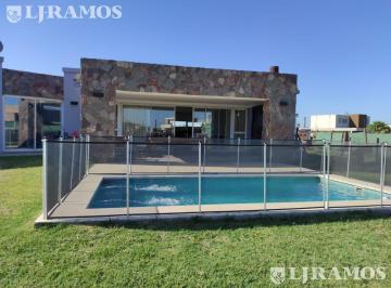 Casa · 180m² · 5 Ambientes · 1 Cochera · Casa en San Sebastián Apto Credito Bancario Mb